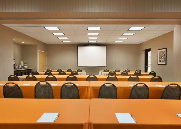 Hampton Inn & Suites Largo